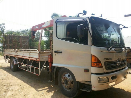 รถฮีโน่ 6 ล้อ ติดเครน 3 ตัน.  220 แรงม้า. ปี 51   สนใจติดต่อ 081 - 6079515