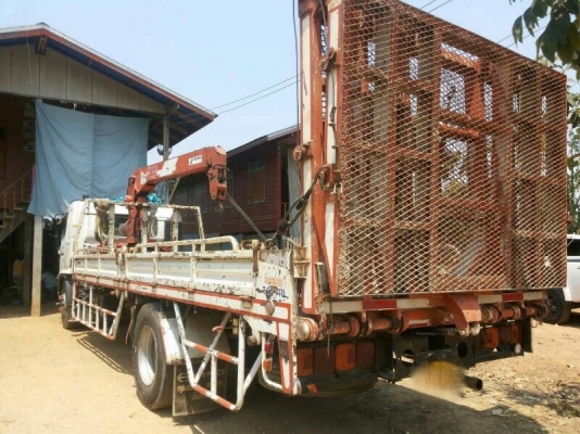 รถฮีโน่ 6 ล้อ ติดเครน 3 ตัน.  220 แรงม้า. ปี 51   สนใจติดต่อ 081 - 6079515