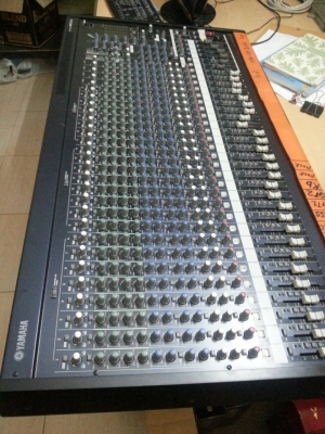 ขายชุดเครื่องเสียงเวทีใหญ่อุปกรณ์เยอะขายเหมา150000ครับสนใจ0853647170