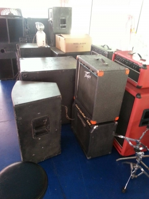 ขายชุดเครื่องเสียงเวทีใหญ่อุปกรณ์เยอะขายเหมา150000ครับสนใจ0853647170