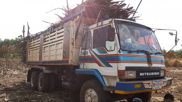 ***ขายแล้วครับขอบคุณ Truck2hand 10ล้อ2เพลาดั้มสวยๆ MITSU FN527M-TF1133 220HP เครื่องเดิมเกียร์เดิม 6D16 Turbo 220แรง เครื่องแน่นแรงดี เกียร์10สปีด ช่วงล่างเดิมๆ คัสซีสวยเดิมๆ ไม่มีบวม ไมีปะไม่ดาม กระบะดั้มเหล็ก KAC แผงข้างต่อใหม่ สภาพสวย พื้นดีข้างสวยไม่ผ