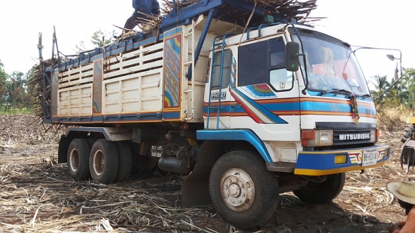 ***ขายแล้วครับขอบคุณ Truck2hand 10ล้อ2เพลาดั้มสวยๆ MITSU FN527M-TF1133 220HP เครื่องเดิมเกียร์เดิม 6D16 Turbo 220แรง เครื่องแน่นแรงดี เกียร์10สปีด ช่วงล่างเดิมๆ คัสซีสวยเดิมๆ ไม่มีบวม ไมีปะไม่ดาม กระบะดั้มเหล็ก KAC แผงข้างต่อใหม่ สภาพสวย พื้นดีข้างสวยไม่ผ