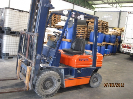 ขายด่วนๆ รถยกโตโยต้ารุ่น 5 ยก 2 ตัน เสาสูง 4 เมตร เครื่องดีเซล เกียร์ธรรมดา