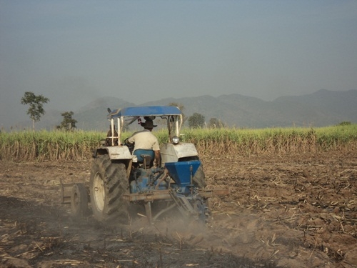 FORD 77 เครื่องดีมากครับระบบผานก็ดีมากครับราคาคุยกันได้ครับ