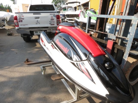 ++ขายเจ็ทสกียืน KAWASAKI SXR 800 ปี 2011 สภาพสวยมาก ใช้มาประมาณ 10 ชม. เท่านั้น++ ++ขายเจ็ทสกียืน KAWASAKI SXR 800 ปี 2011 สภาพสวยมาก ใช้มาประมาณ 10 ชม. เท่านั้น++