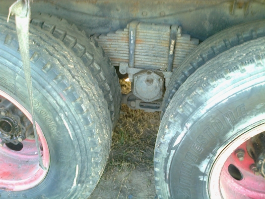 HINO KT920 - 168 HP EH700 สิบล้อเพลาเดียว รถล่องกระบะเหล็กคอกสูง ขายราคาถูก เครื่องยนต์ หัวเก๋ง มีให้ครบพร้อมต้อง แต่ต้องซื้อคานหน้ากับล้อคู่หน้าเองครับ คัชซีสวยไม่มีดาม ยางหลังสภาพดีมากนะครับ 80\% เอกสารเล่มทะเบียนครบพร้อมโอน ราคาต่อรองได้ครับ