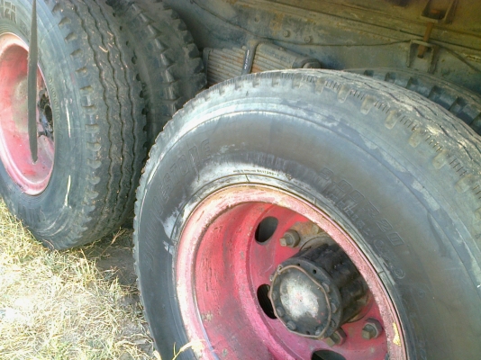 HINO KT920 - 168 HP EH700 สิบล้อเพลาเดียว รถล่องกระบะเหล็กคอกสูง ขายราคาถูก เครื่องยนต์ หัวเก๋ง มีให้ครบพร้อมต้อง แต่ต้องซื้อคานหน้ากับล้อคู่หน้าเองครับ คัชซีสวยไม่มีดาม ยางหลังสภาพดีมากนะครับ 80\% เอกสารเล่มทะเบียนครบพร้อมโอน ราคาต่อรองได้ครับ