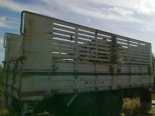 HINO KT920 - 168 HP EH700 สิบล้อเพลาเดียว รถล่องกระบะเหล็กคอกสูง ขายราคาถูก เครื่องยนต์ หัวเก๋ง มีให้ครบพร้อมต้อง แต่ต้องซื้อคานหน้ากับล้อคู่หน้าเองครับ คัชซีสวยไม่มีดาม ยางหลังสภาพดีมากนะครับ 80\% เอกสารเล่มทะเบียนครบพร้อมโอน ราคาต่อรองได้ครับ