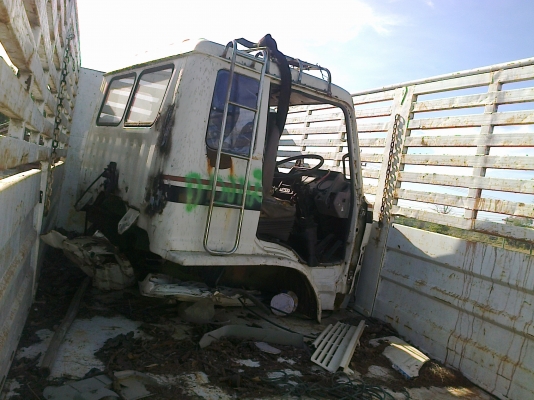 HINO KT920 - 168 HP EH700 สิบล้อเพลาเดียว รถล่องกระบะเหล็กคอกสูง ขายราคาถูก เครื่องยนต์ หัวเก๋ง มีให้ครบพร้อมต้อง แต่ต้องซื้อคานหน้ากับล้อคู่หน้าเองครับ คัชซีสวยไม่มีดาม ยางหลังสภาพดีมากนะครับ 80\% เอกสารเล่มทะเบียนครบพร้อมโอน ราคาต่อรองได้ครับ