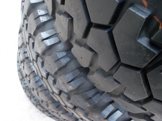 ขายยางมัด 255/85 ขอบ 16 ปี 09