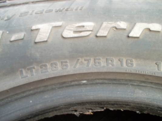 ยาง BF  285/75 R16 สภาพดอกยังเหลือเกินเซ็นครับ