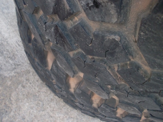 ยางมัด 245/75 R16 ปี 10