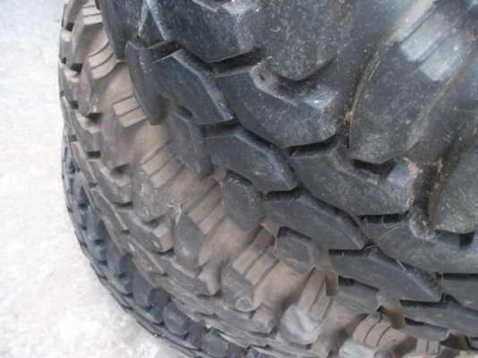 ยางมัด 245/75 R16 ปีเก่า แต่ยางใหม่ครับ เอาไปเป็นอะหลั่ย หรือเข้าไร่เข้าสวนครับ