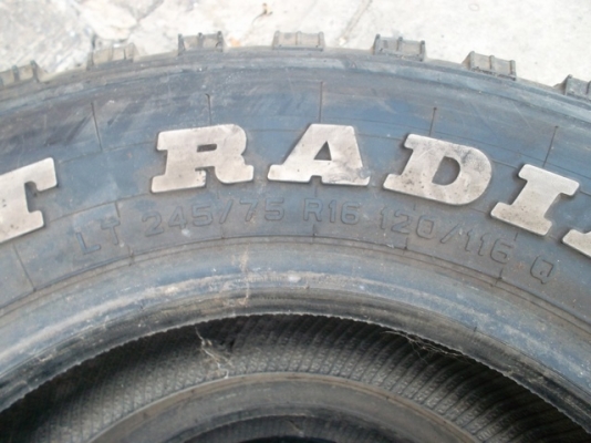 ยางมัด 245/75 R16 ปีเก่า แต่ยางใหม่ครับ เอาไปเป็นอะหลั่ย หรือเข้าไร่เข้าสวนครับ