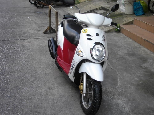 ขาย Fiore หัวฉีด ล้อแม็ก สีขาว-แดง สวยสะดุดตา เครื่องเยี่ยมเดิมๆประหยัดมาก51กม./ลิตร 27000 บาท