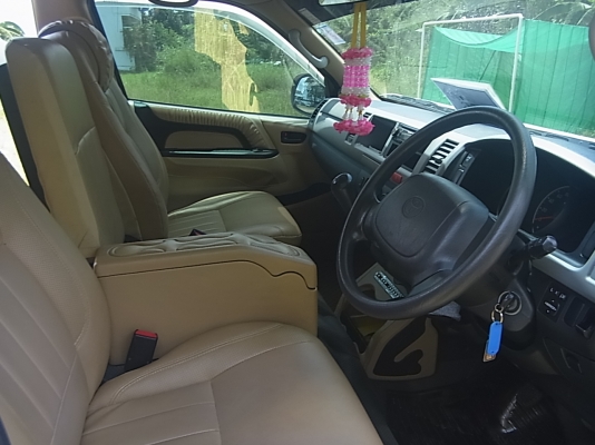 ขายดาวน์  COMMUTER 2011   ลดราคาเหลือ 100,000 บาท