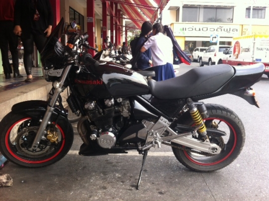 ขาย kawasaki zephyr 400 รถสวยพร้อมทะเบียนเปิด 69,000