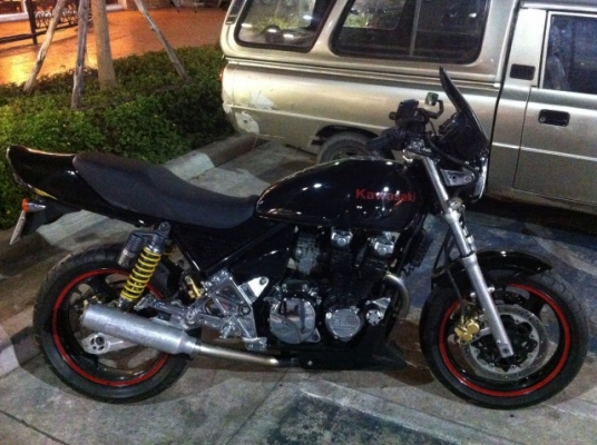 ขาย kawasaki zephyr 400 รถสวยพร้อมทะเบียนเปิด 69,000