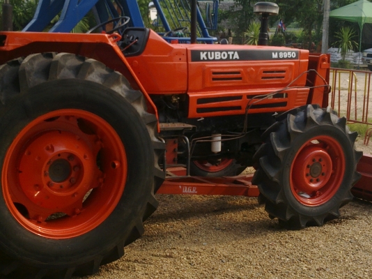 ขายด่วนรถคูโบต้า M8950  แรงจัด  105Hp.  ลดราคาลงแล้วนะพี่น้อง