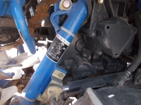 รหัส:13001003รถเกี่ยวข้าวนั่งขับพร้อมนวดข้าวด้วยจึงได้เป้นข้าวเปลือกทำงานสะดวกwww.nihonmono.com