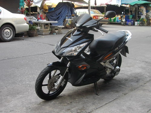 ขาย Airblade ตัวท๊อป ล้อแม็ก คอมบายเบรค สีดำ สวยคมเข้ม เครื่องเดิมดีสุดเลิศ ขับดีมากๆ 23500 บาท
