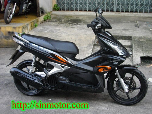 ขาย Airblade ตัวท๊อป ล้อแม็ก คอมบายเบรค สีดำ สวยคมเข้ม เครื่องเดิมดีสุดเลิศ ขับดีมากๆ 23500 บาท
