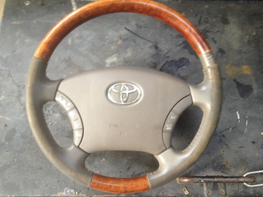 อยากขาย พวงมาลัย TOYOTA ลายไม้