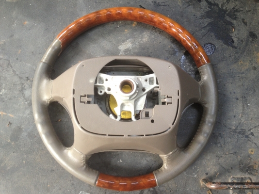 อยากขาย พวงมาลัย TOYOTA ลายไม้ อยากขาย พวงมาลัย TOYOTA ลายไม้