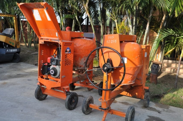 ขายเครื่อง โม่ปูนBelle ติดเครื่องYanmarดีเซล นำเข้าญี่ปุ่นยังไม่เคยใช้ในไทย ขาย22,000บาท!!!