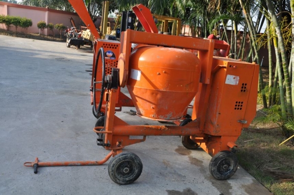 ขายเครื่อง โม่ปูนBelle ติดเครื่องYanmarดีเซล นำเข้าญี่ปุ่นยังไม่เคยใช้ในไทย ขาย22,000บาท!!!
