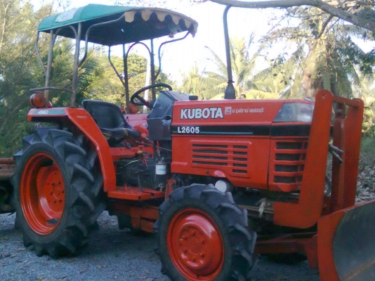 ขาย รถไถ คูโบต้า L2605 4WD พร้อม โรตารี่ ใบมีดดันหน้า สนใจติดต่อ 089-8295500