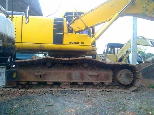 KOMATSU PC200-ุ6 ไม่มีไฟฟ้า กล่องจออยู่ เอวไม่หลวม KOMATSU PC200-ุ6 ไม่มีไฟฟ้า กล่องจออยู่ เอวไม่หลวม
