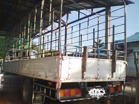 ISUZU DECA FTR 195 HP 6HE1 EURO1 ปี 40 กระบะคอกเหล็กยาว 7.20 เมตร ช่วงล่างคัชซีขนาดใหญ่อย่างสวย เครื่องแน่นแรงดี หัวเก๋งเดิมๆภายในเก๋งครบพร้อม แอร์ พวงมาลัยเพาเวอร์ เบรคทริ๊ปฟี้ ยาง 9.00 ขอบ 20 เอกสารทะเบียนภาษีครบไม่มีขาดพร้อมโอนครับ