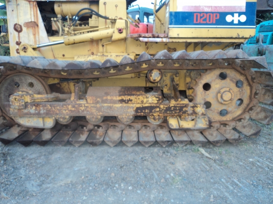 ขายด่วน KOMATSU D20P-6  เก่าญี่ปุ่นแท้ๆ ยังไม่เคยใช้งานในไทย  สภาพสวย  เครื่องดี ช่วงล่างเต็ม ใช้งานมาแค่ 2800 ชม.กว่า