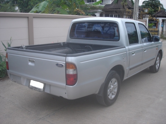 ขายford4ประตู มือเดียว รถสวย