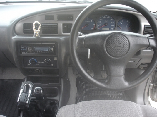 ขายford4ประตู มือเดียว รถสวย