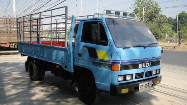 ISUZU NKR110แรง รถห้างแท้ ดาวน์45000ผ่อน9000/48เดือน