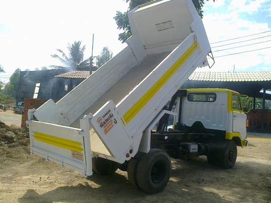 HINO KM505 - 117 HP WO4D หกล้อดั๊มพ์ มีสโลว์กลางครบพร้อม สภาพสวยจัดทั้งภายนอกและภายใน กระบะดั๊มพ์เหล็ก 4 ตันยิงหน้าของ สามมิตรแท้ๆ เครื่องแห้งแรงดี หัวเก๋งสวยไม่มีผุอุปกรณ์ภายในครบครันหยิบจับใช้งานง่าย พวงมาลัยเพาเวอร์ กระจกขึ้นลงได้ทั้ง 2 บาน คัชซีสวยมาก