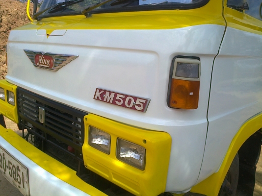 HINO KM505 - 117 HP WO4D หกล้อดั๊มพ์ มีสโลว์กลางครบพร้อม สภาพสวยจัดทั้งภายนอกและภายใน กระบะดั๊มพ์เหล็ก 4 ตันยิงหน้าของ สามมิตรแท้ๆ เครื่องแห้งแรงดี หัวเก๋งสวยไม่มีผุอุปกรณ์ภายในครบครันหยิบจับใช้งานง่าย พวงมาลัยเพาเวอร์ กระจกขึ้นลงได้ทั้ง 2 บาน คัชซีสวยมาก