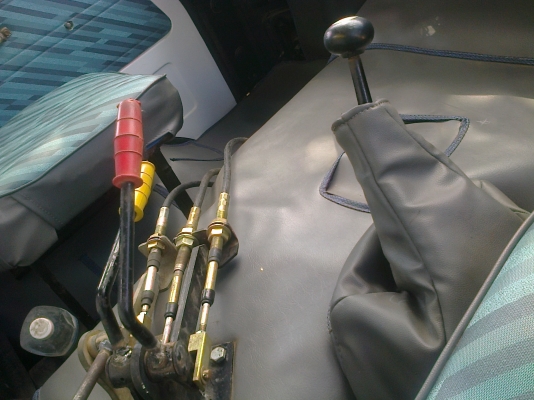 HINO KM505 - 117 HP WO4D หกล้อดั๊มพ์ มีสโลว์กลางครบพร้อม สภาพสวยจัดทั้งภายนอกและภายใน กระบะดั๊มพ์เหล็ก 4 ตันยิงหน้าของ สามมิตรแท้ๆ เครื่องแห้งแรงดี หัวเก๋งสวยไม่มีผุอุปกรณ์ภายในครบครันหยิบจับใช้งานง่าย พวงมาลัยเพาเวอร์ กระจกขึ้นลงได้ทั้ง 2 บาน คัชซีสวยมาก