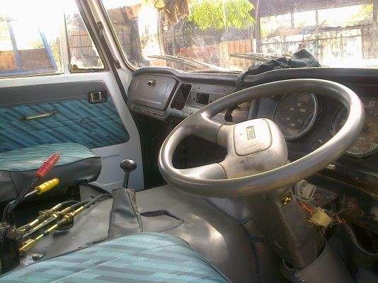 HINO KM505 - 117 HP WO4D หกล้อดั๊มพ์ มีสโลว์กลางครบพร้อม สภาพสวยจัดทั้งภายนอกและภายใน กระบะดั๊มพ์เหล็ก 4 ตันยิงหน้าของ สามมิตรแท้ๆ เครื่องแห้งแรงดี หัวเก๋งสวยไม่มีผุอุปกรณ์ภายในครบครันหยิบจับใช้งานง่าย พวงมาลัยเพาเวอร์ กระจกขึ้นลงได้ทั้ง 2 บาน คัชซีสวยมาก