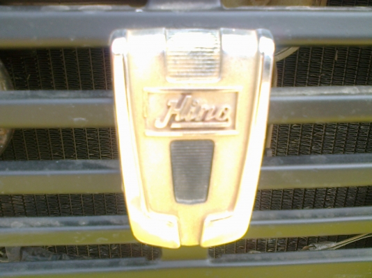 HINO KM505 - 117 HP WO4D หกล้อดั๊มพ์ มีสโลว์กลางครบพร้อม สภาพสวยจัดทั้งภายนอกและภายใน กระบะดั๊มพ์เหล็ก 4 ตันยิงหน้าของ สามมิตรแท้ๆ เครื่องแห้งแรงดี หัวเก๋งสวยไม่มีผุอุปกรณ์ภายในครบครันหยิบจับใช้งานง่าย พวงมาลัยเพาเวอร์ กระจกขึ้นลงได้ทั้ง 2 บาน คัชซีสวยมาก