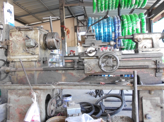 ขายเครืองกลึง ราคาถูก พร้อมใช้งาน ใบมีดคม ราคาต่อรองได้ ของเจ้าของขายเอง ไม่มีนายหน้าผ่าน รับรองไม่ผิดหวัง ใช้งานปกติ แต่งานอื่นเยอะไม่ว่างทำ ขายไปซะ