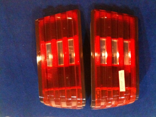 ไฟท้ายเบนซ์ 500SL W129 สภาพใหม่ ราคาคู่ล่ะ 3,000 Tel.085-150-9040