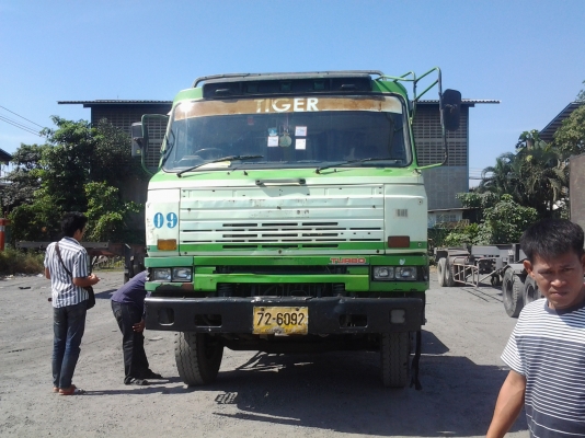 ต้องการขายรถนิสันยูดี2เพลา290เทอร์โบช่วงล่างให่ญสภาพ80\%ทะเบียนพร้อมโอนรถใช้งานอยู่