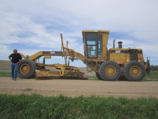 รถเกรด CATERPILLAR  140H รถนอกนำเข้า จากญี่ปุ่นสภาพดีมาก ติดต่อ มานะ  085-9049669