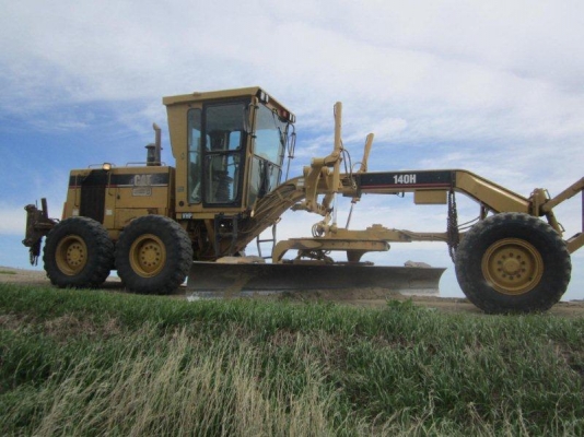 รถเกรด CATERPILLAR  140H รถนอกนำเข้า จากญี่ปุ่นสภาพดีมาก ติดต่อ มานะ  085-9049669