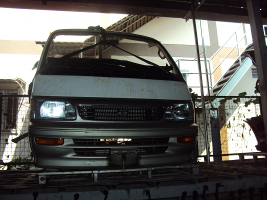 ขายอะไหล่รถตู้ TOYOTA Hi-ACE  ปี  95  นำเข้าจากญี่ปุ่น ติดต่อ สุรินทร์ 089-444-6028 / อภิชัย  081-562-8273