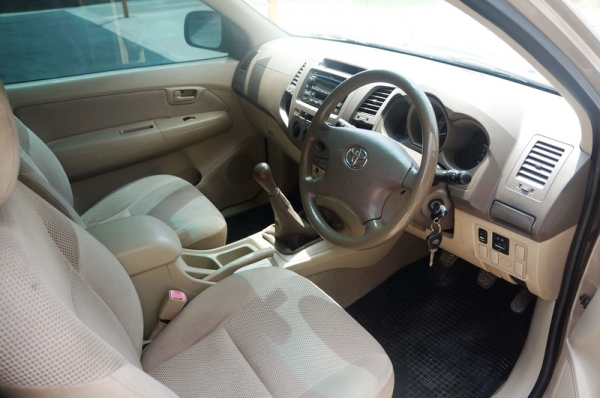 TOYOTA VIGO CAB 2005 เครื่อง 3.0 ขายรถสวย aribag+abs ล้อ MAX เครื่องวิ่งดี เกียร์,ช่วงล่างปกติ แอร์เย็น ภายใน เบาะ,พวงมาลัย สถาพสวย สีสวย พร้อมใข้งาน จัดไฟแนนได้