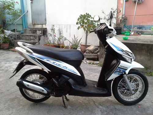 Click ปี 50 สีขาว ฟ้า รถบ้านเดิมๆ เครื่องดีมาก แน่นๆ ไม่หอน ไม่ดัง เอกสารครบ